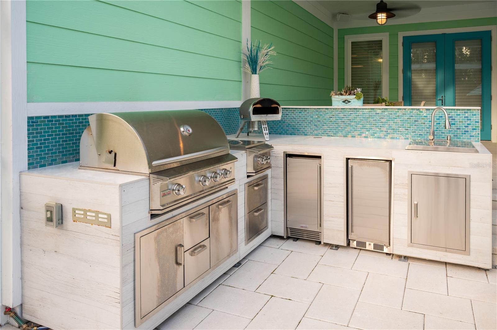 1202 FIESTA KEY CIR