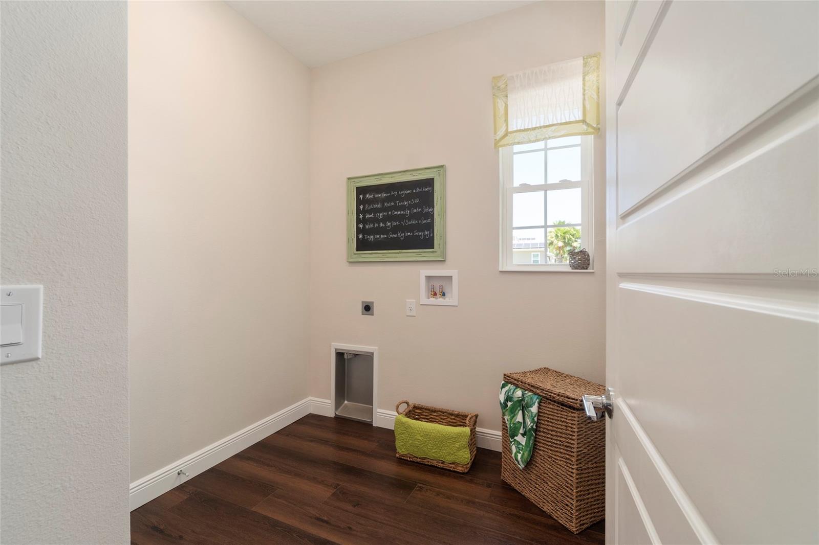 1202 FIESTA KEY CIR