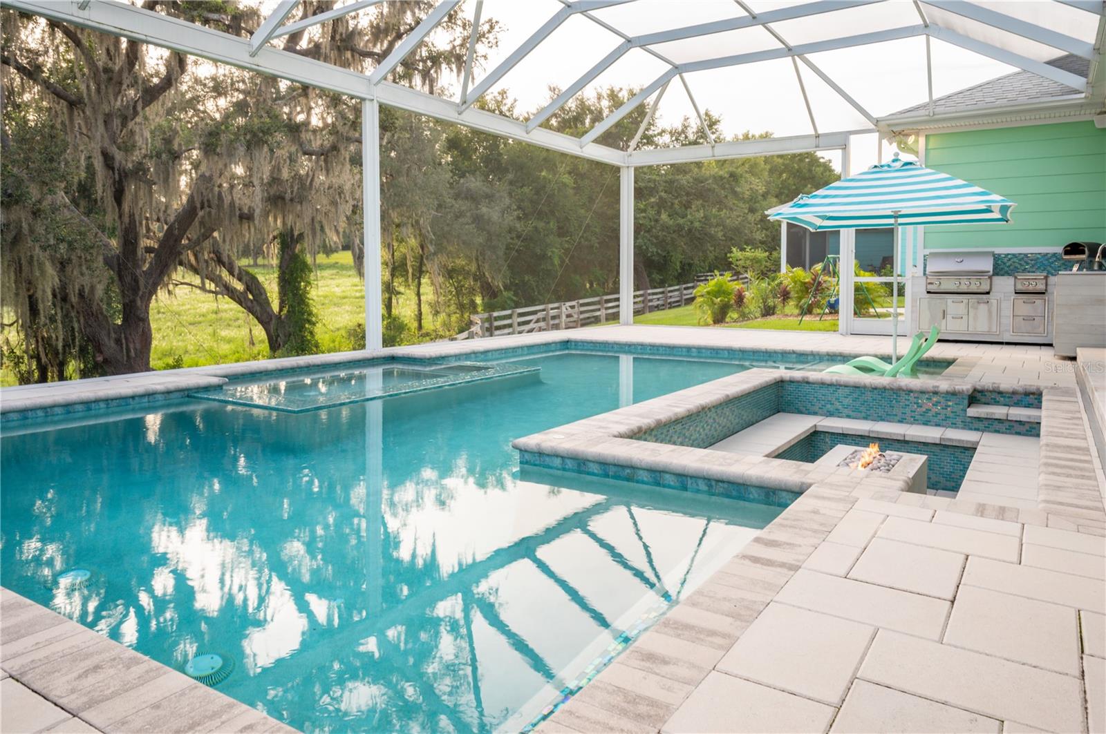 1202 FIESTA KEY CIR