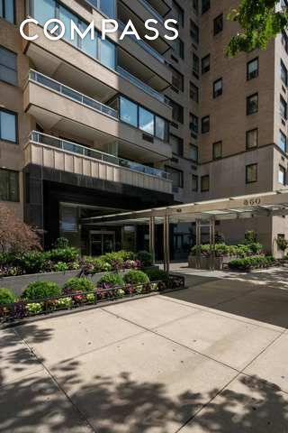 860 5th Avenue 5L