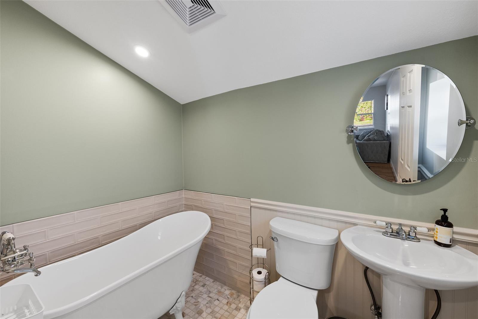 4722 W WALLCRAFT AVE