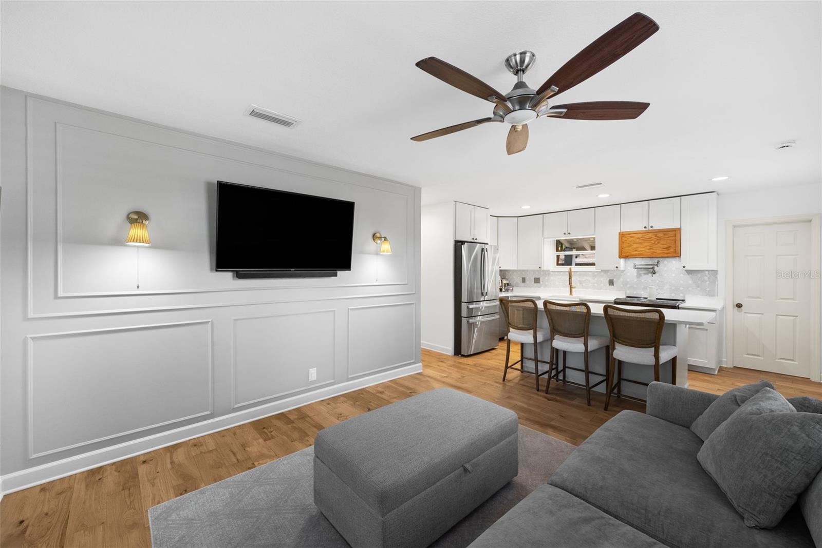 4722 W WALLCRAFT AVE