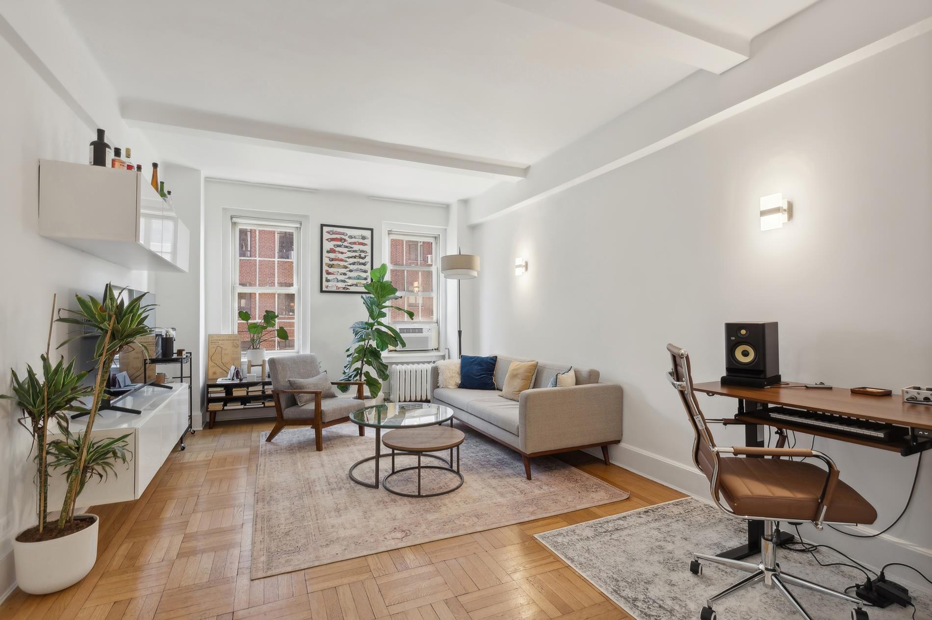 24 5th Avenue 912-A