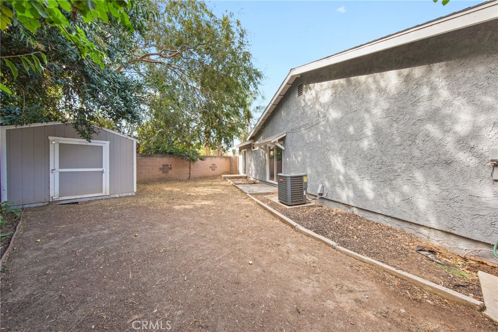13201 De Foe Avenue