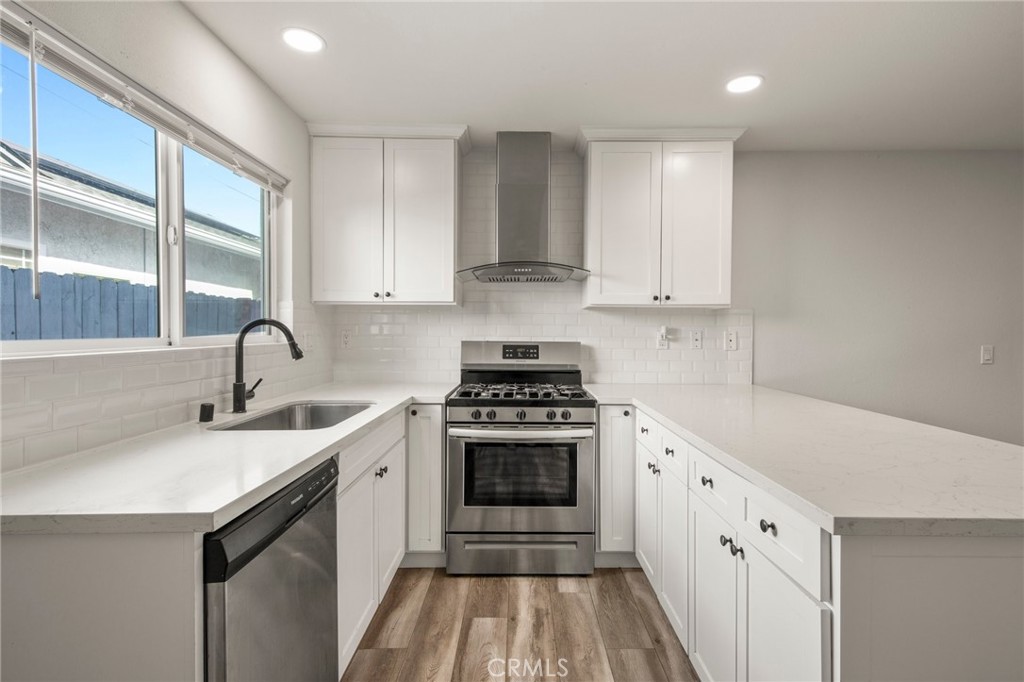 13201 De Foe Avenue