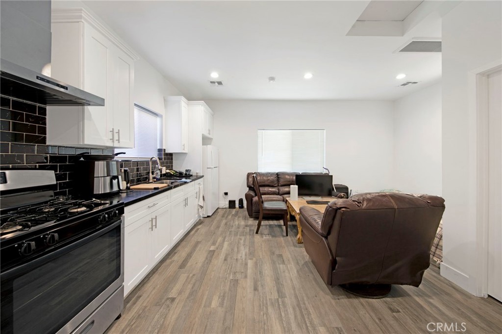 13201 De Foe Avenue
