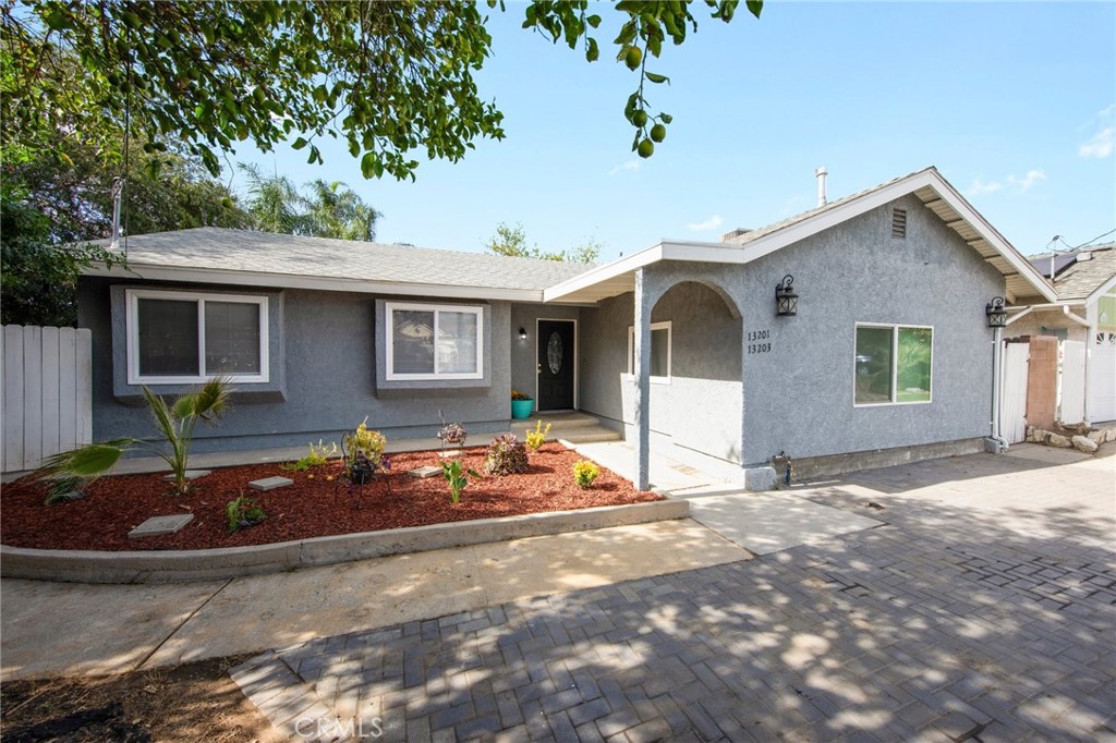 13201 De Foe Avenue