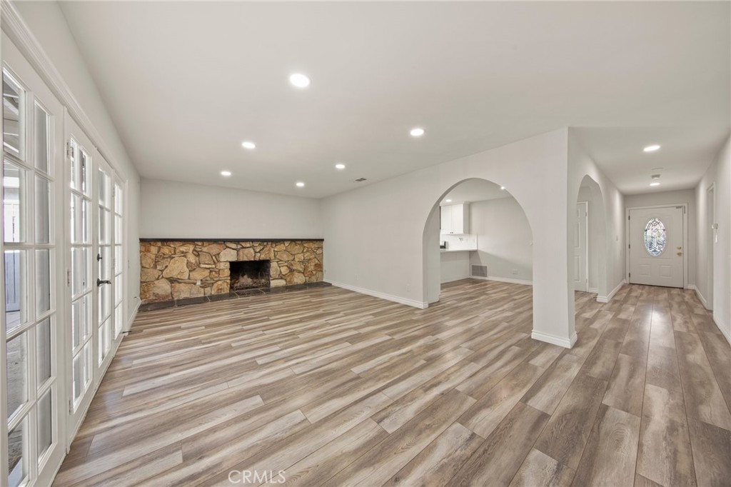 13201 De Foe Avenue