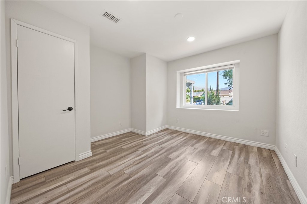 13201 De Foe Avenue