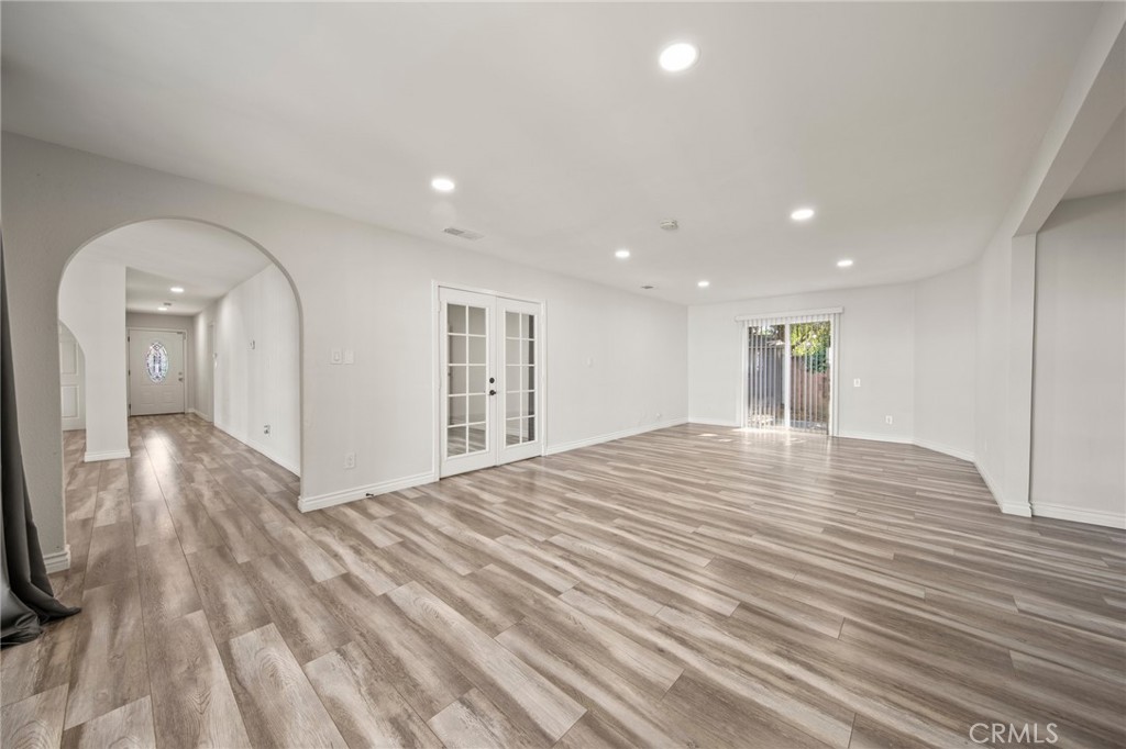 13201 De Foe Avenue