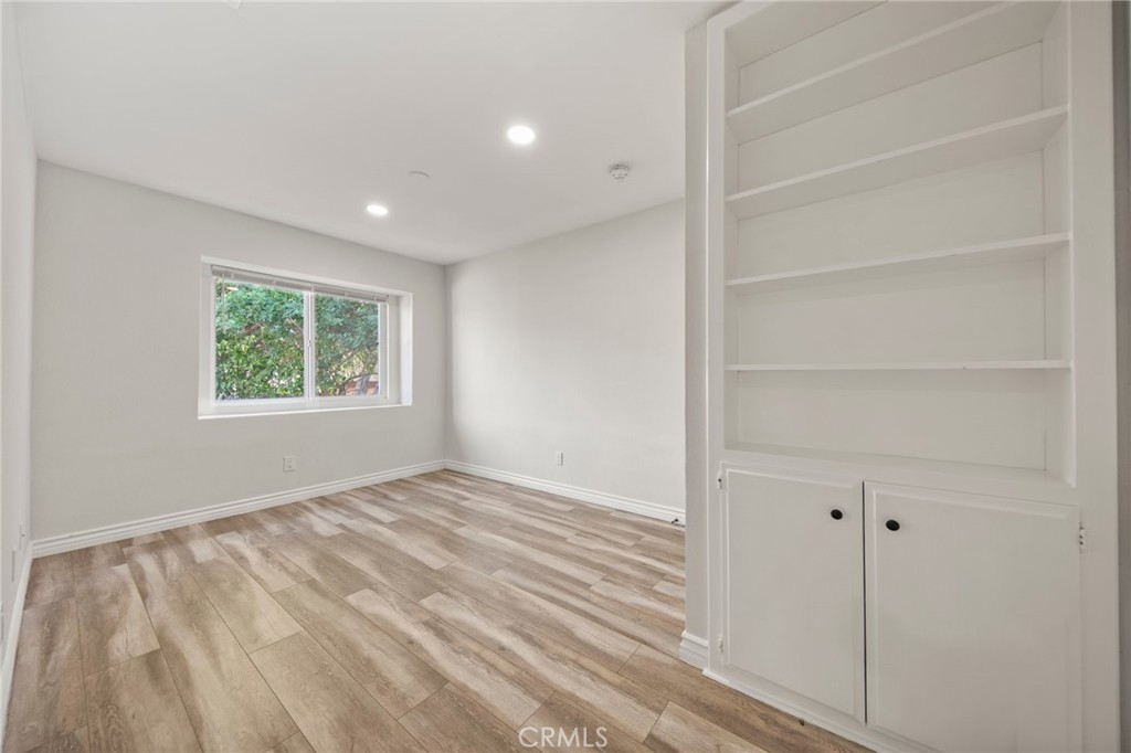 13201 De Foe Avenue