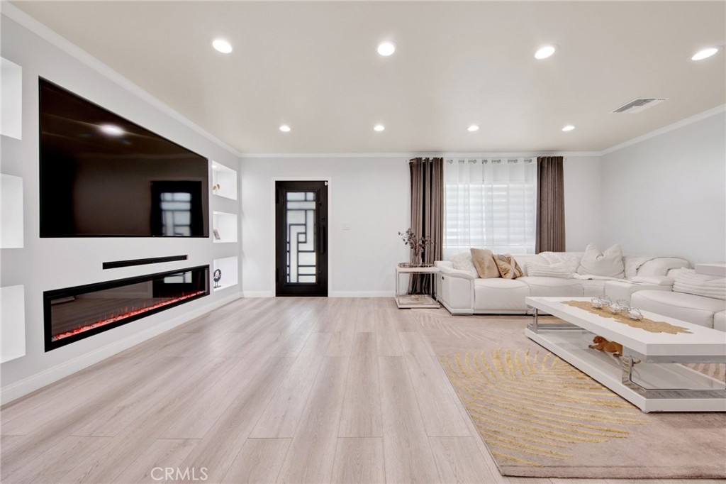 6251 Willowcrest Avenue