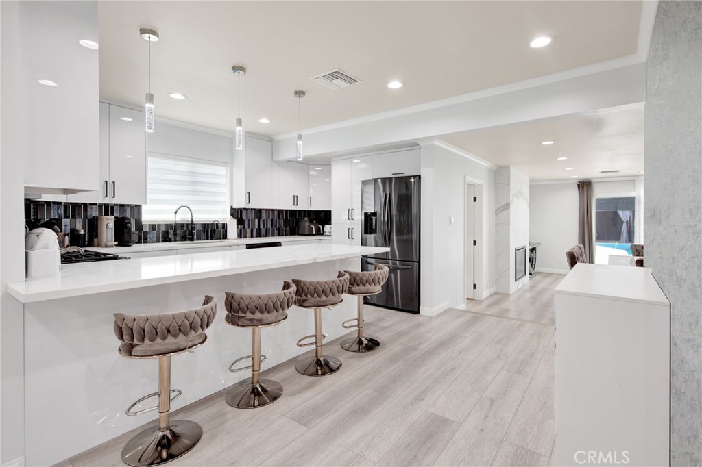 6251 Willowcrest Avenue