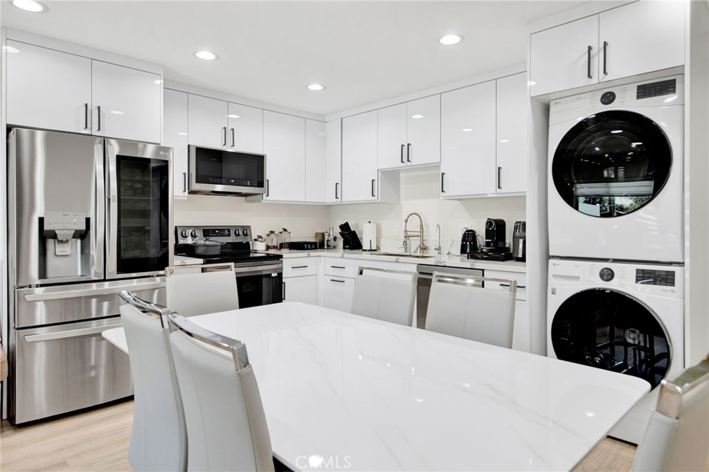 6251 Willowcrest Avenue