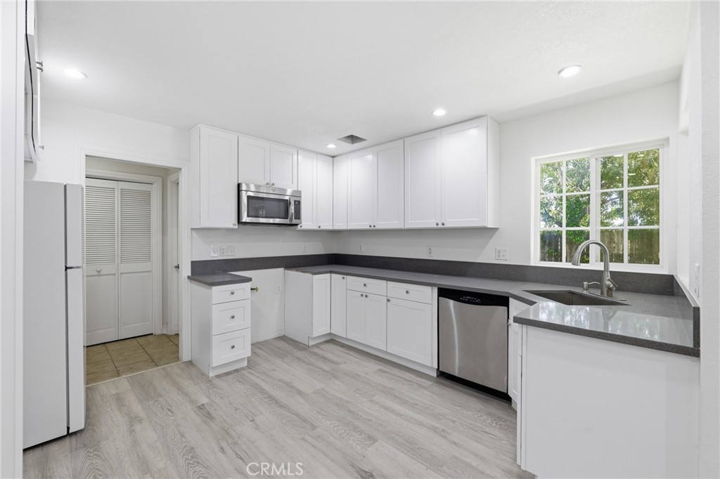 41050 13th Street W