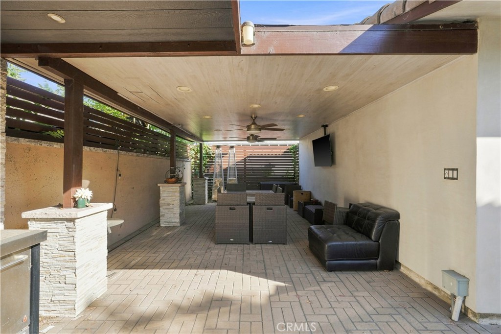 430 N Parish Place
