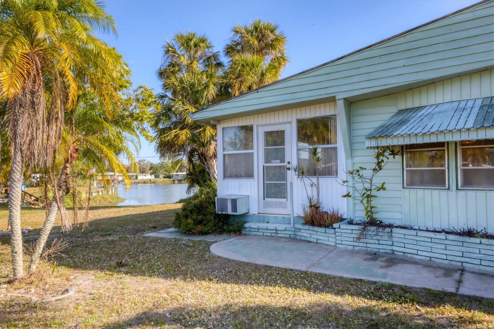 1224 41ST AVENUE DR E