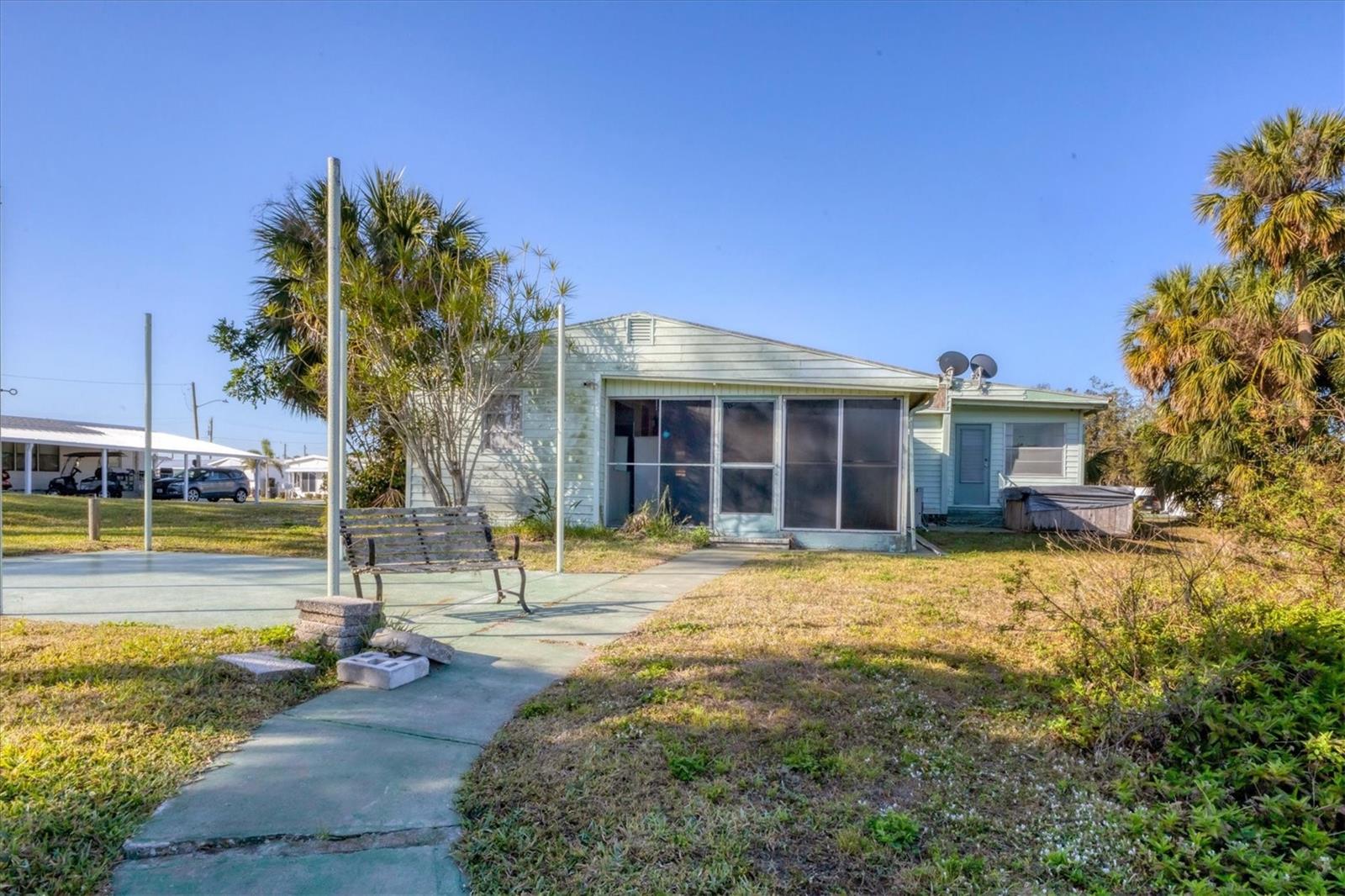 1224 41ST AVENUE DR E