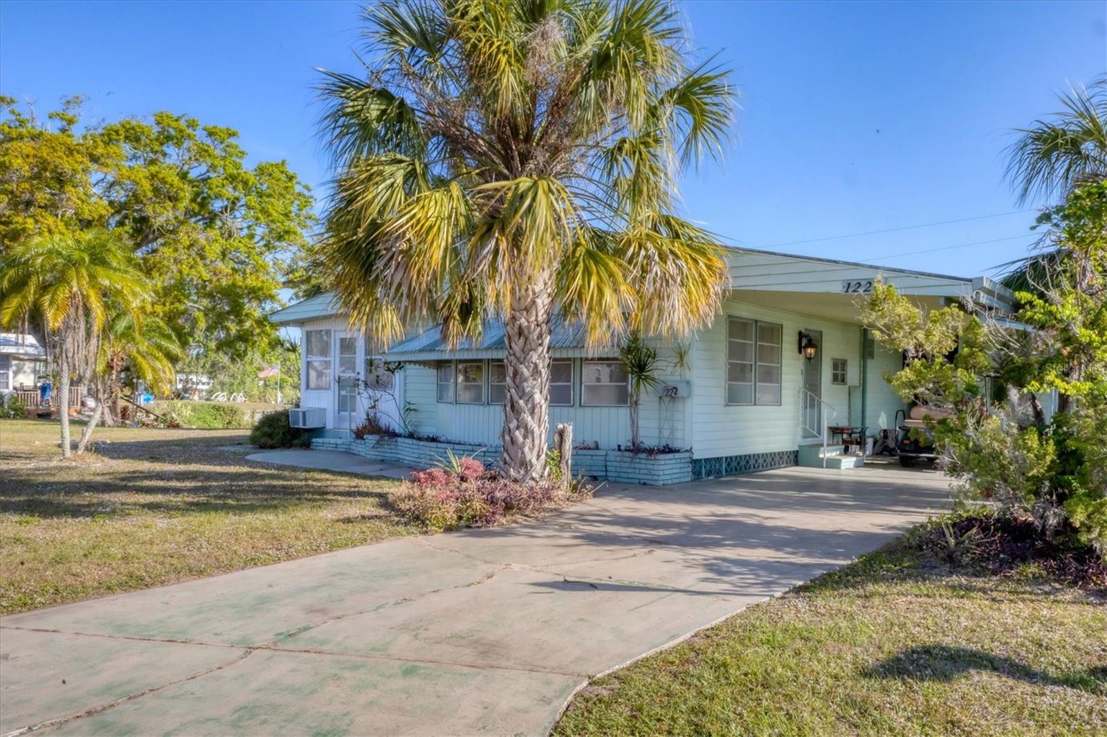 1224 41ST AVENUE DR E