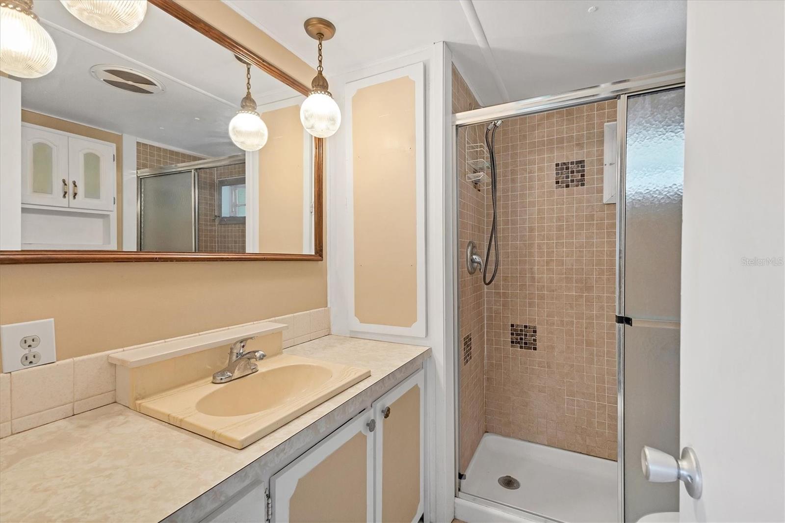 1224 41ST AVENUE DR E