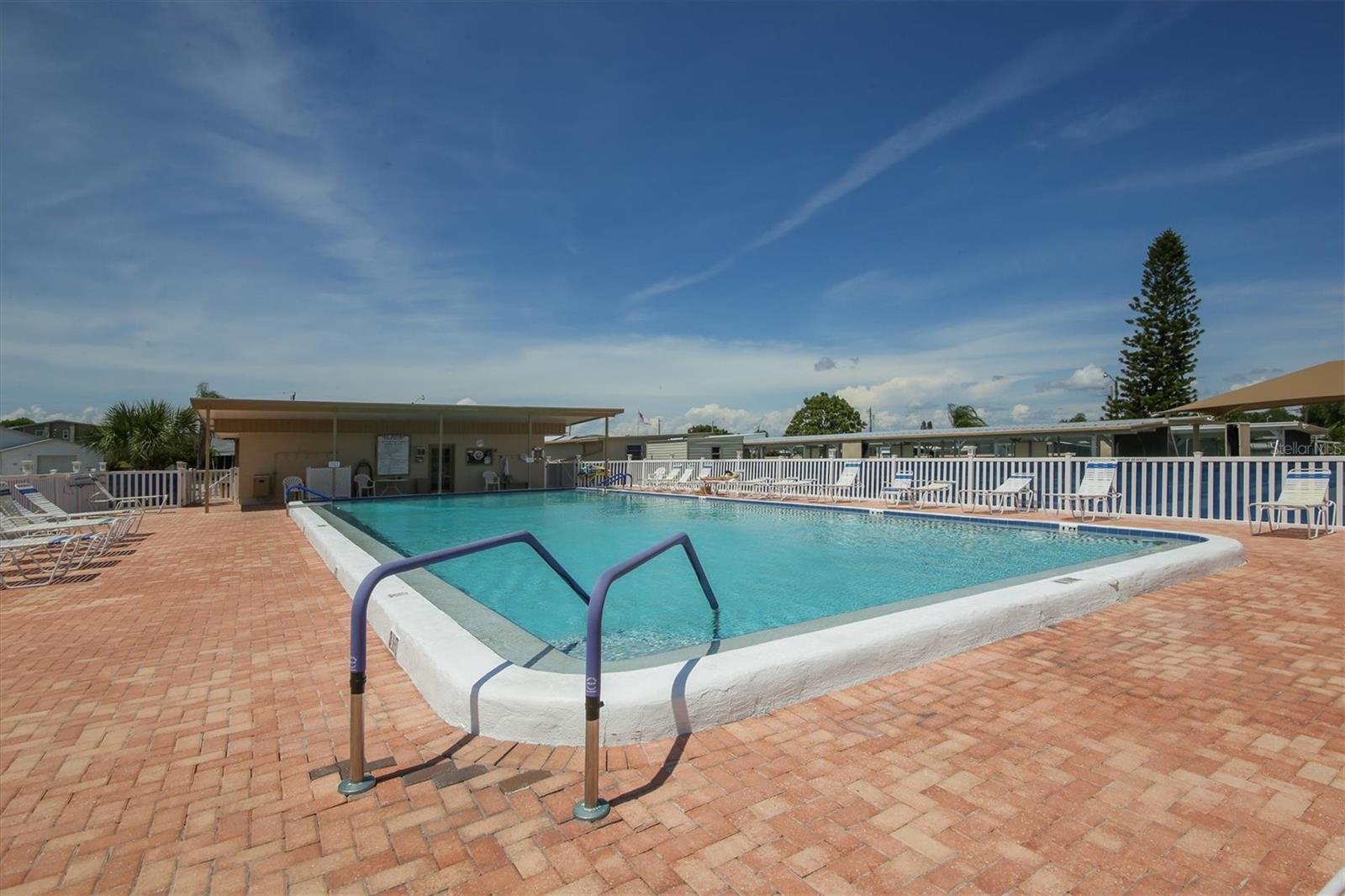 1224 41ST AVENUE DR E