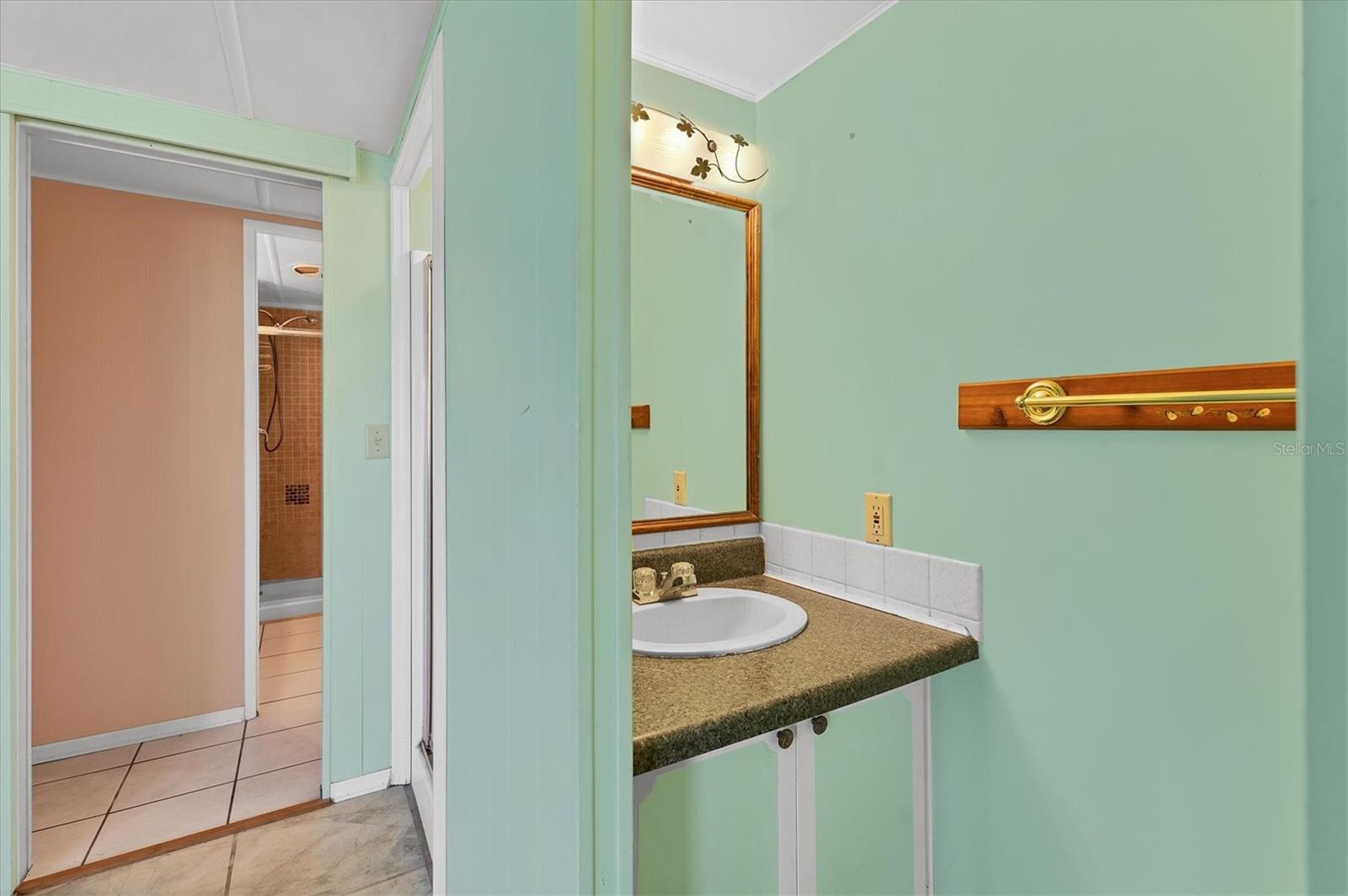 1224 41ST AVENUE DR E