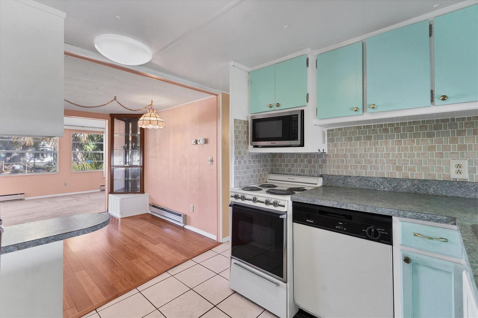 1224 41ST AVENUE DR E