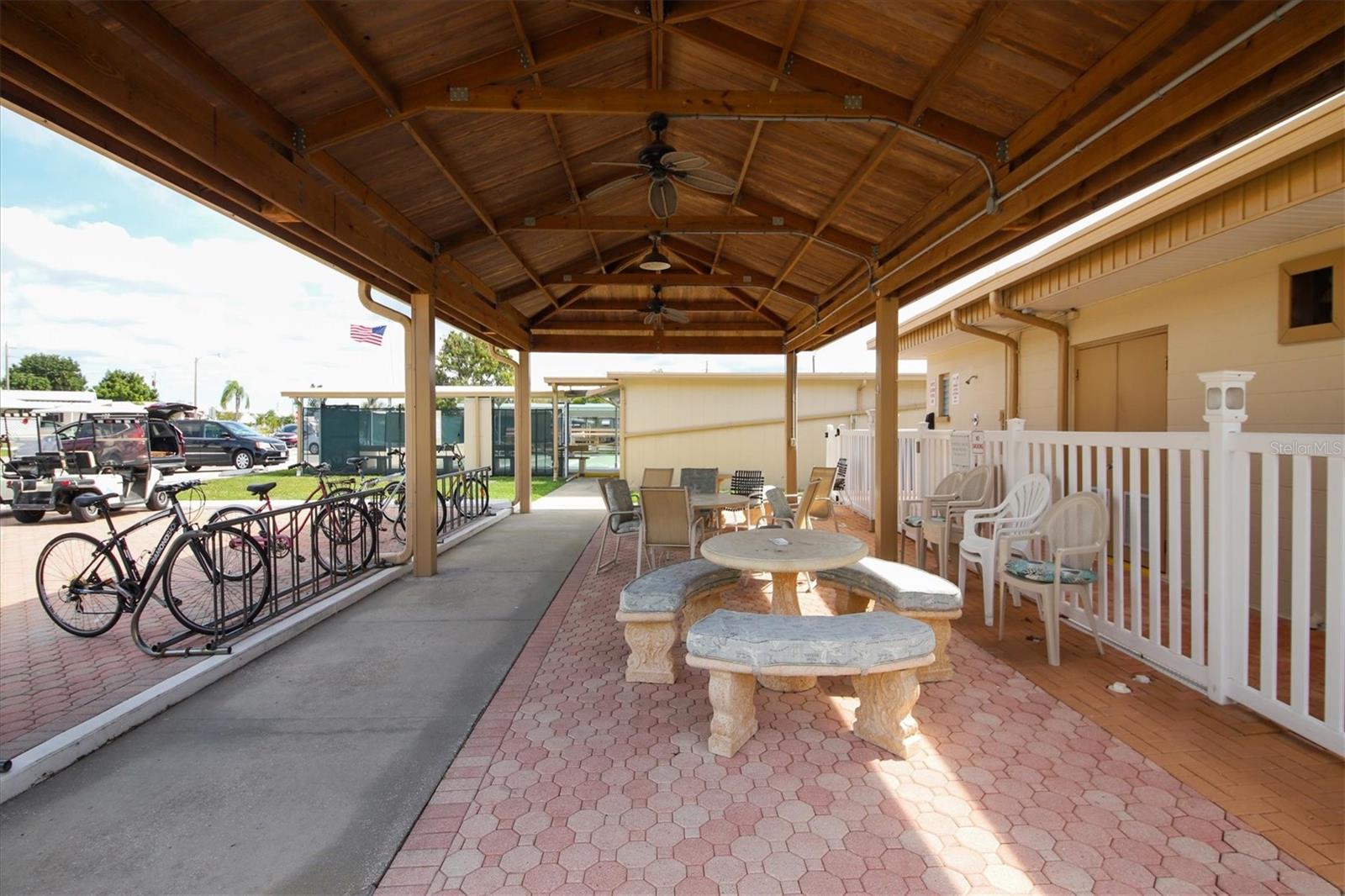 1224 41ST AVENUE DR E