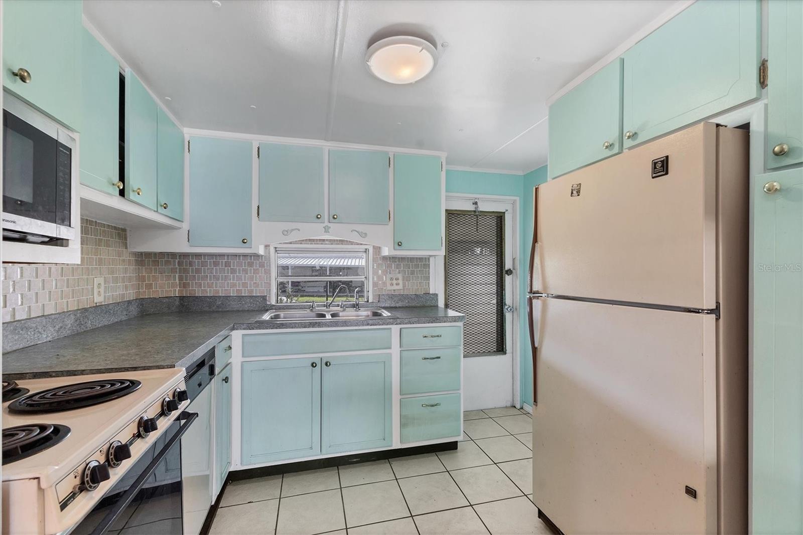 1224 41ST AVENUE DR E