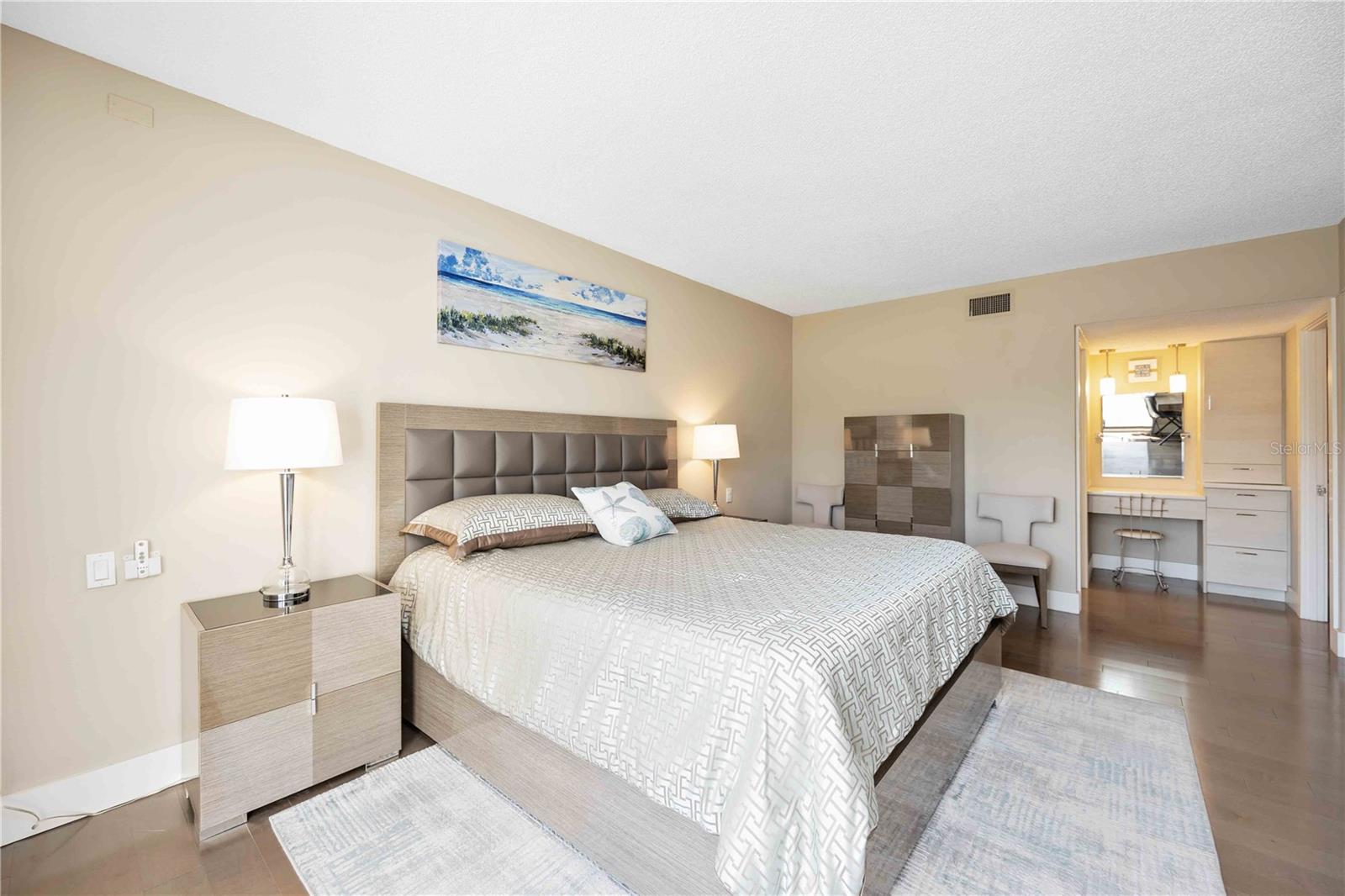 1050 LONGBOAT CLUB RD #204