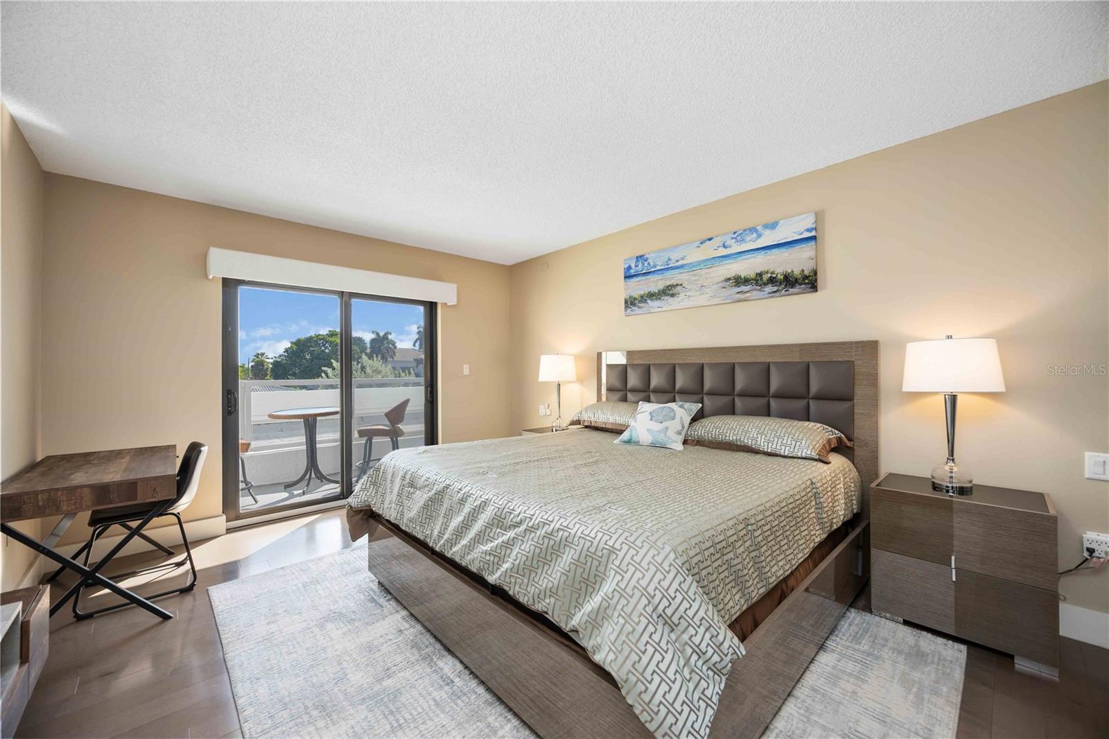 1050 LONGBOAT CLUB RD #204