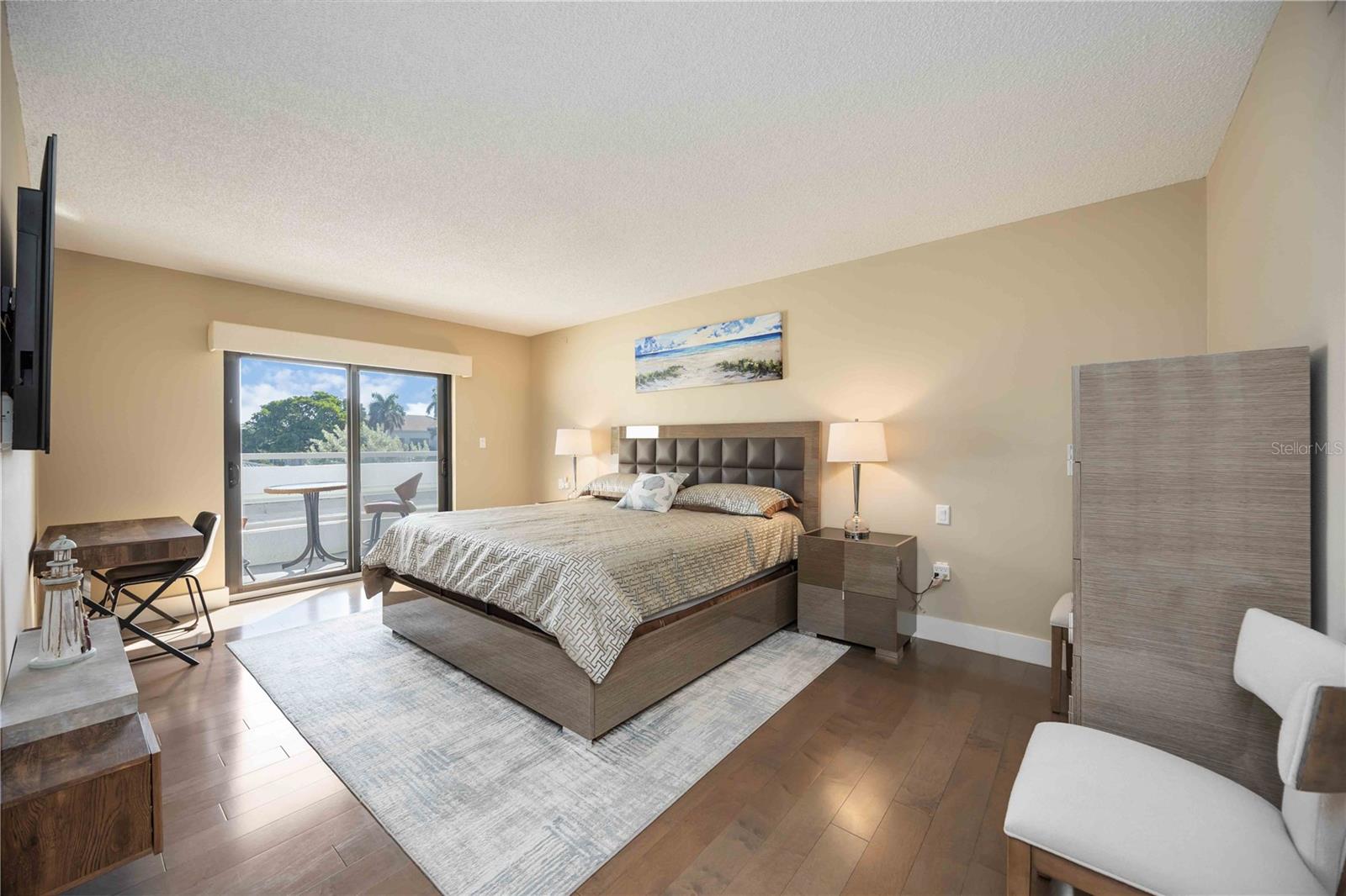 1050 LONGBOAT CLUB RD #204