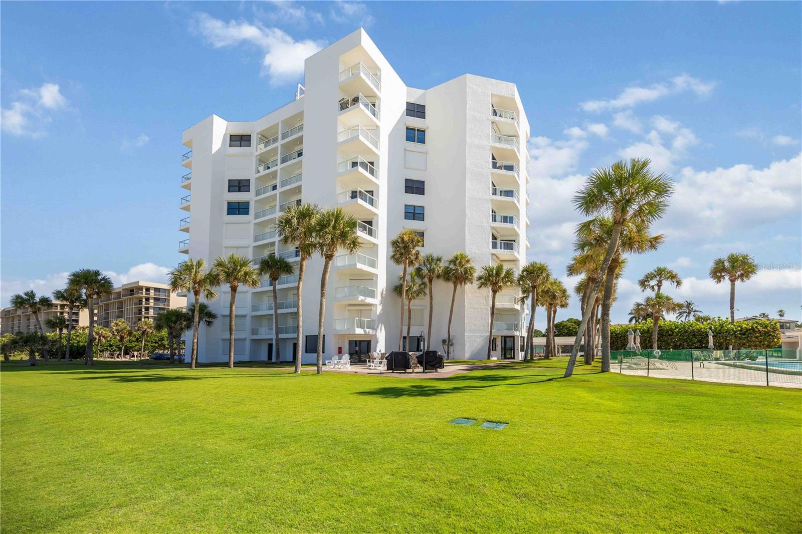 1050 LONGBOAT CLUB RD #204