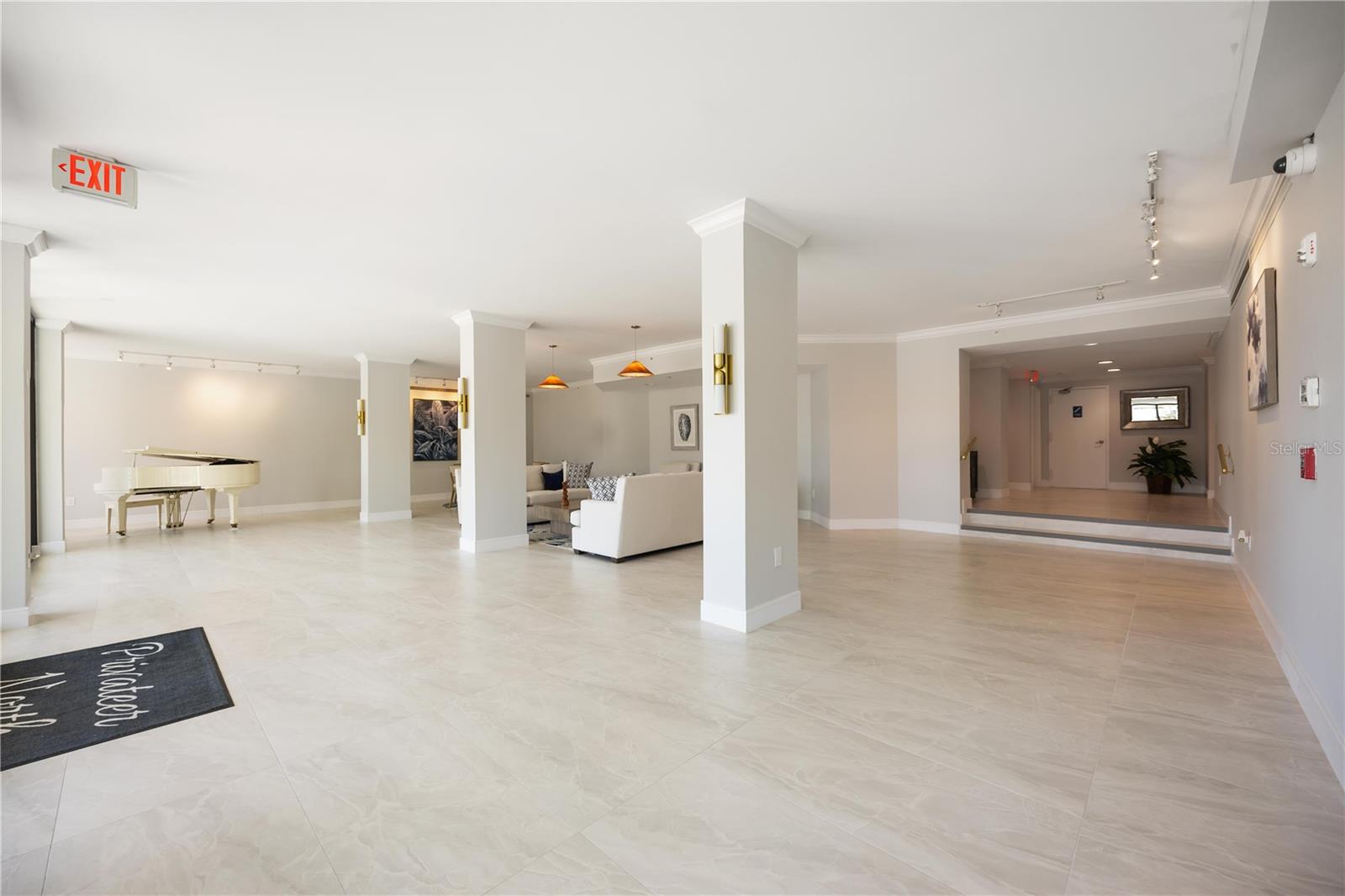 1050 LONGBOAT CLUB RD #204