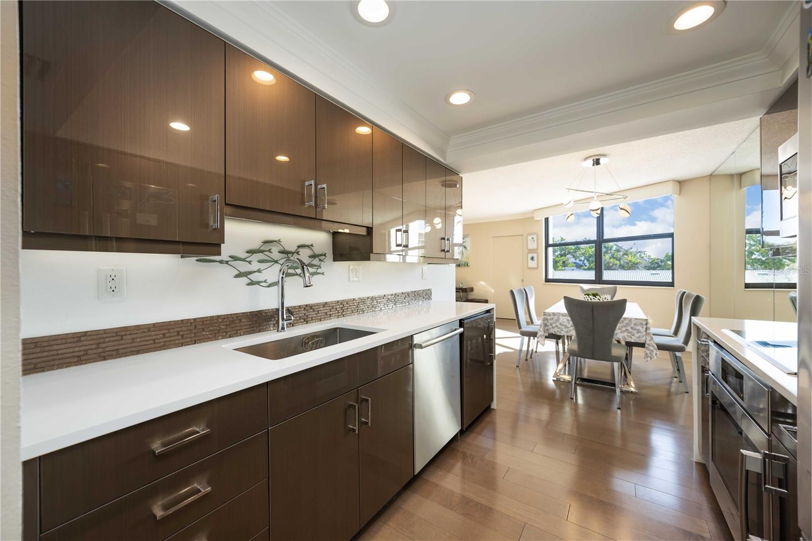 1050 LONGBOAT CLUB RD #204