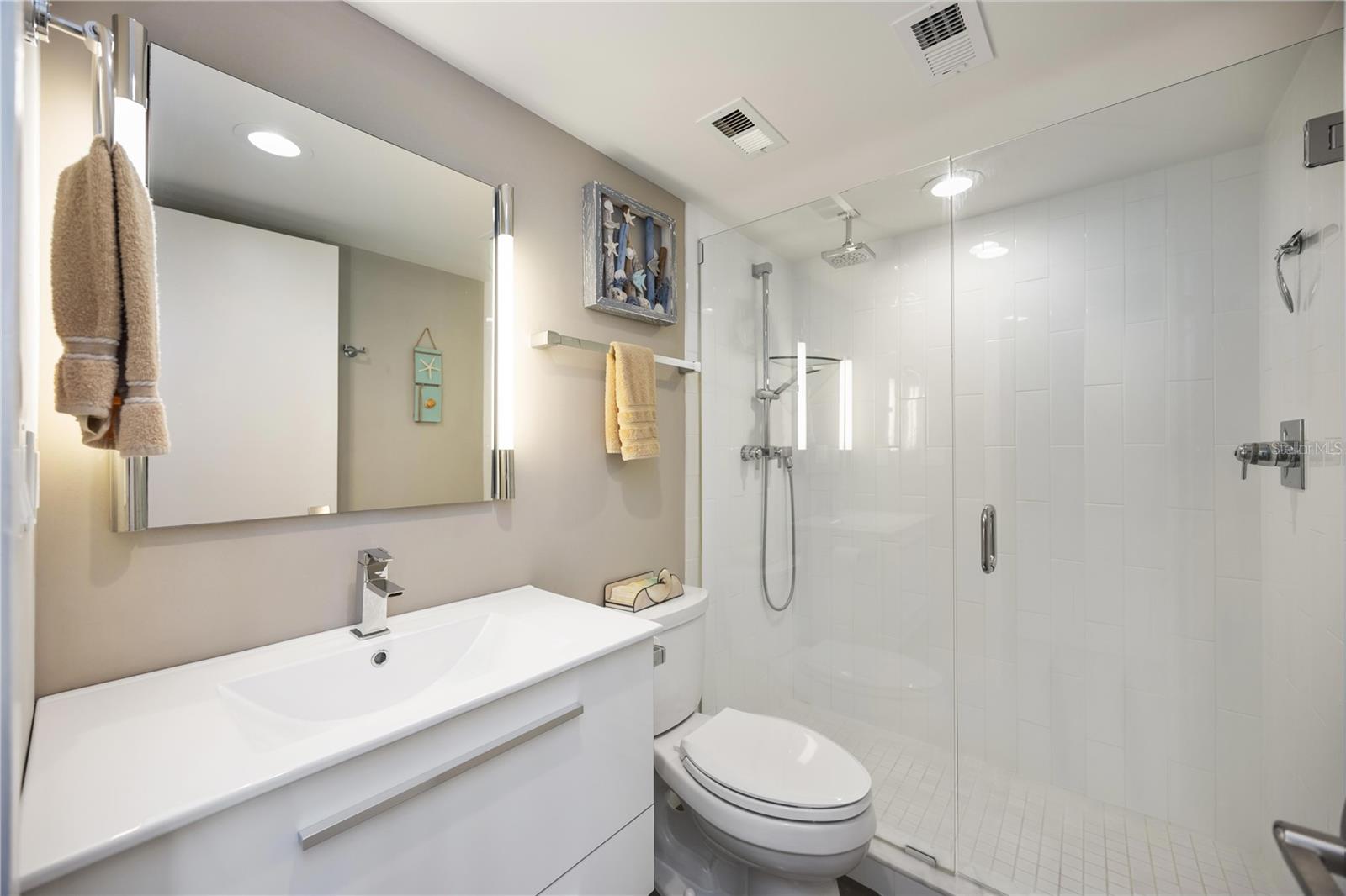 1050 LONGBOAT CLUB RD #204