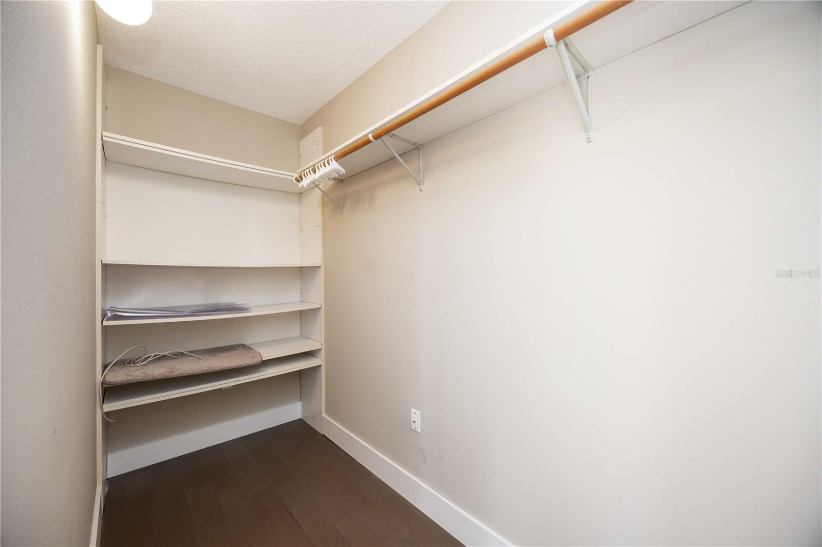 1050 LONGBOAT CLUB RD #204