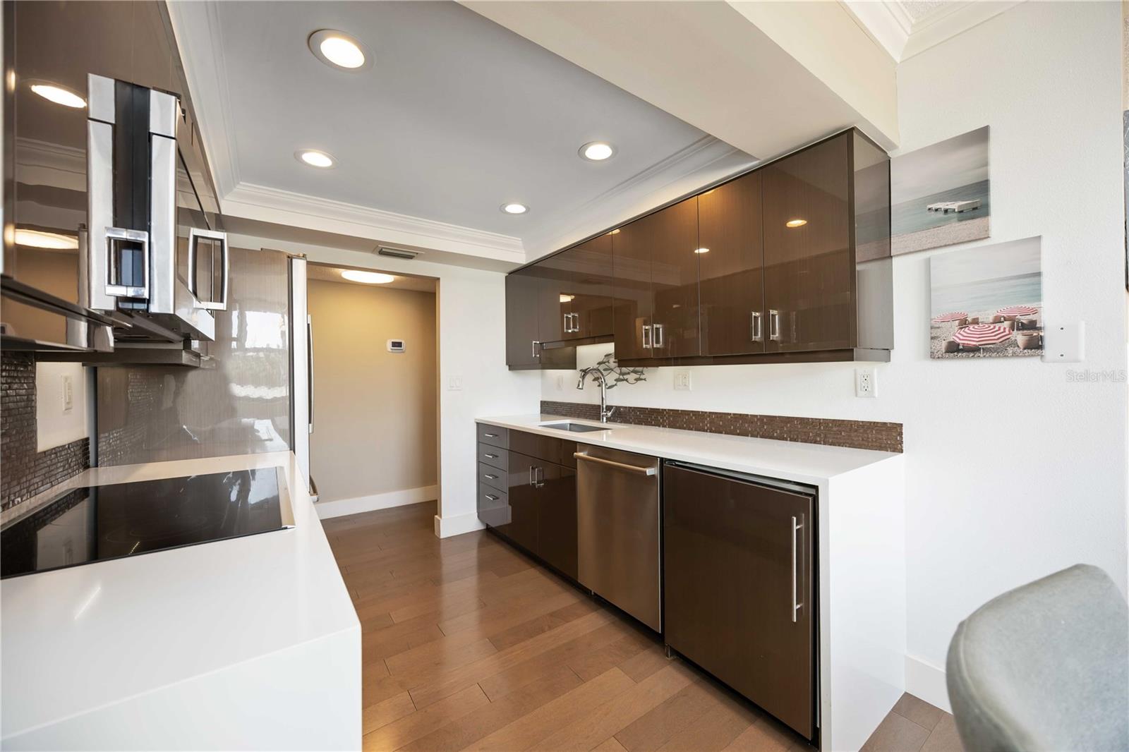 1050 LONGBOAT CLUB RD #204