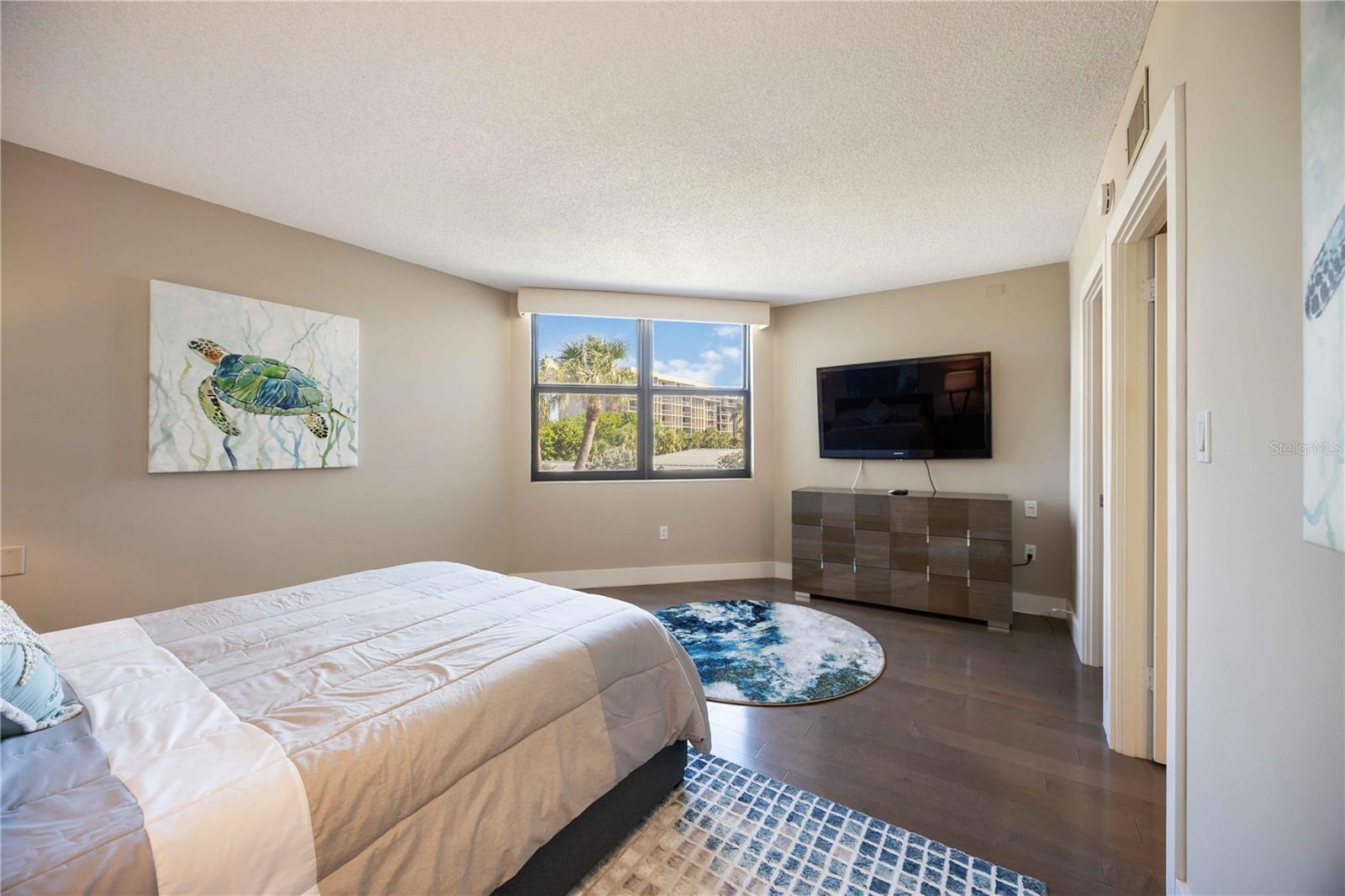 1050 LONGBOAT CLUB RD #204