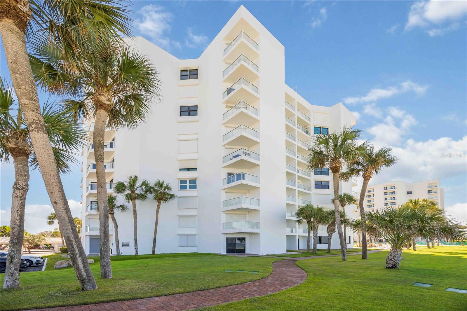 1050 LONGBOAT CLUB RD #204