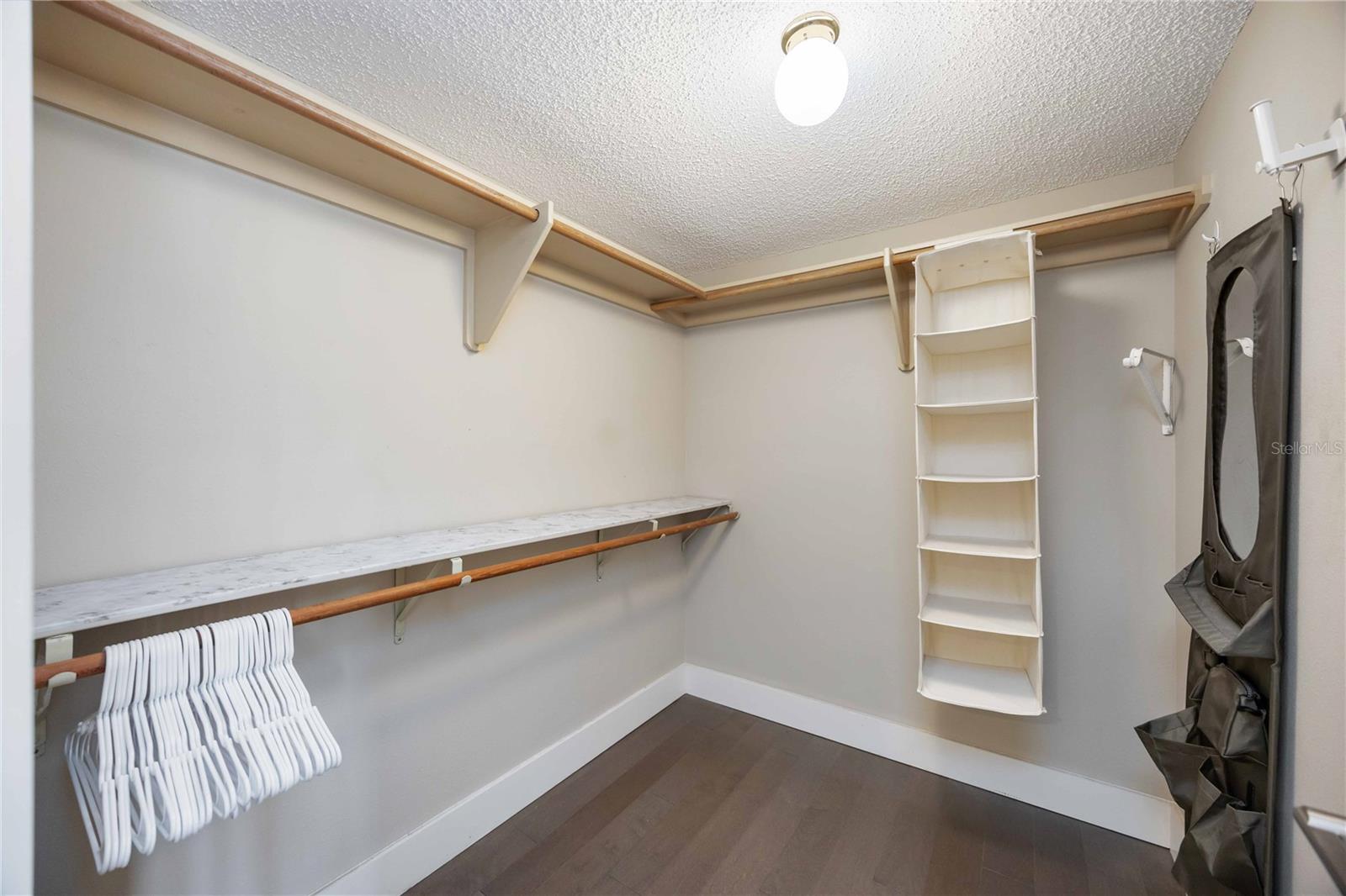1050 LONGBOAT CLUB RD #204