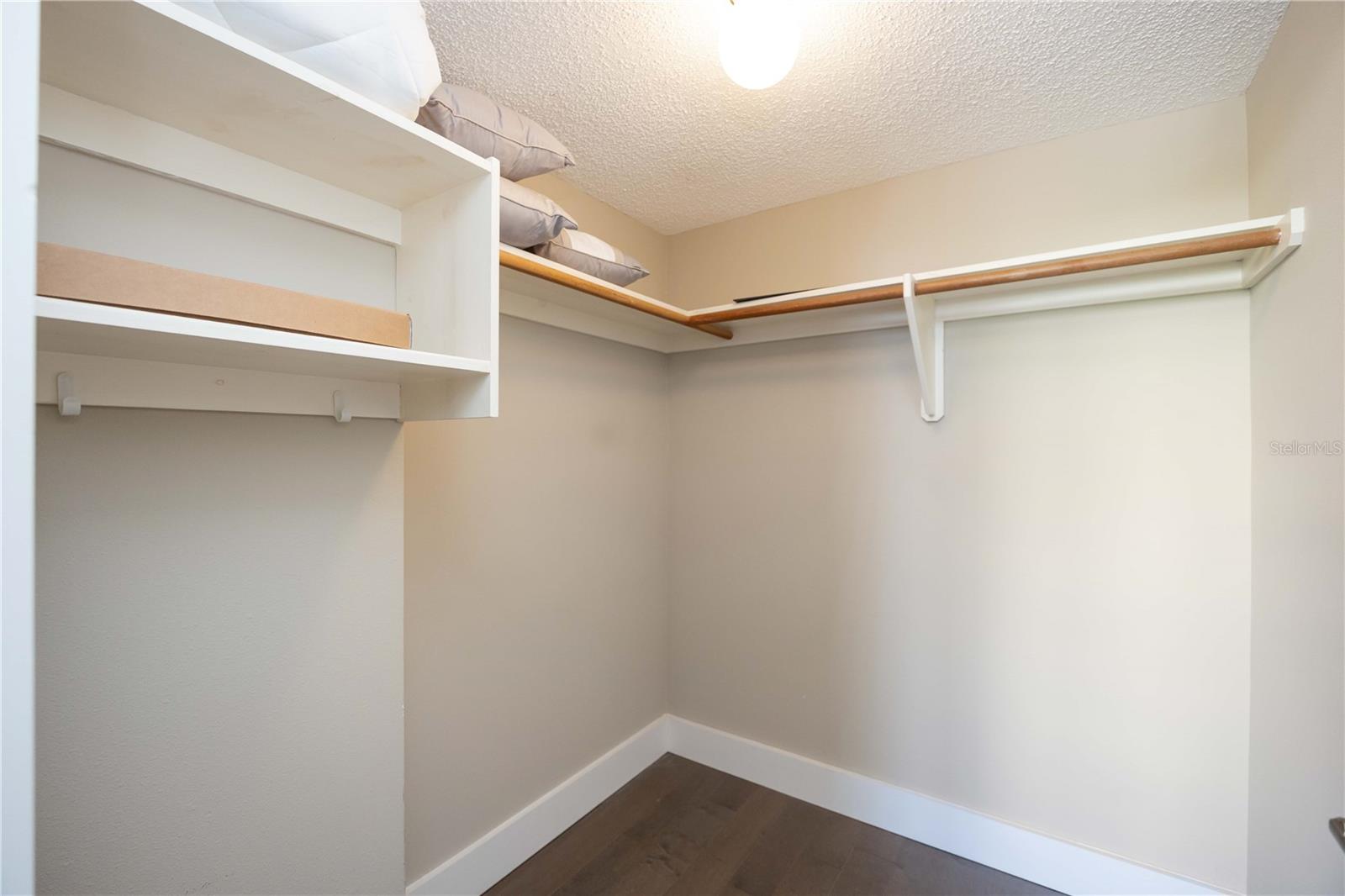 1050 LONGBOAT CLUB RD #204