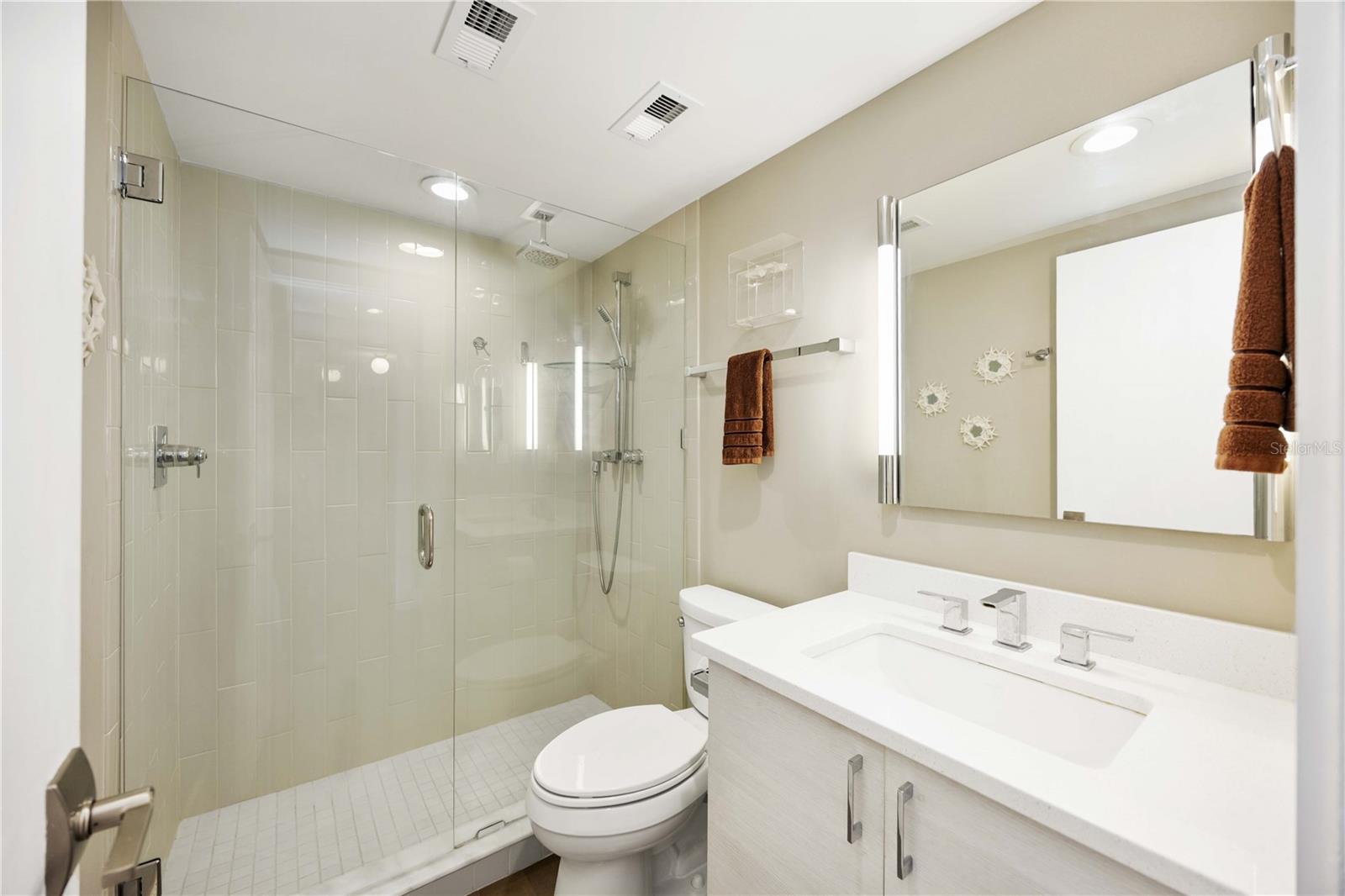 1050 LONGBOAT CLUB RD #204