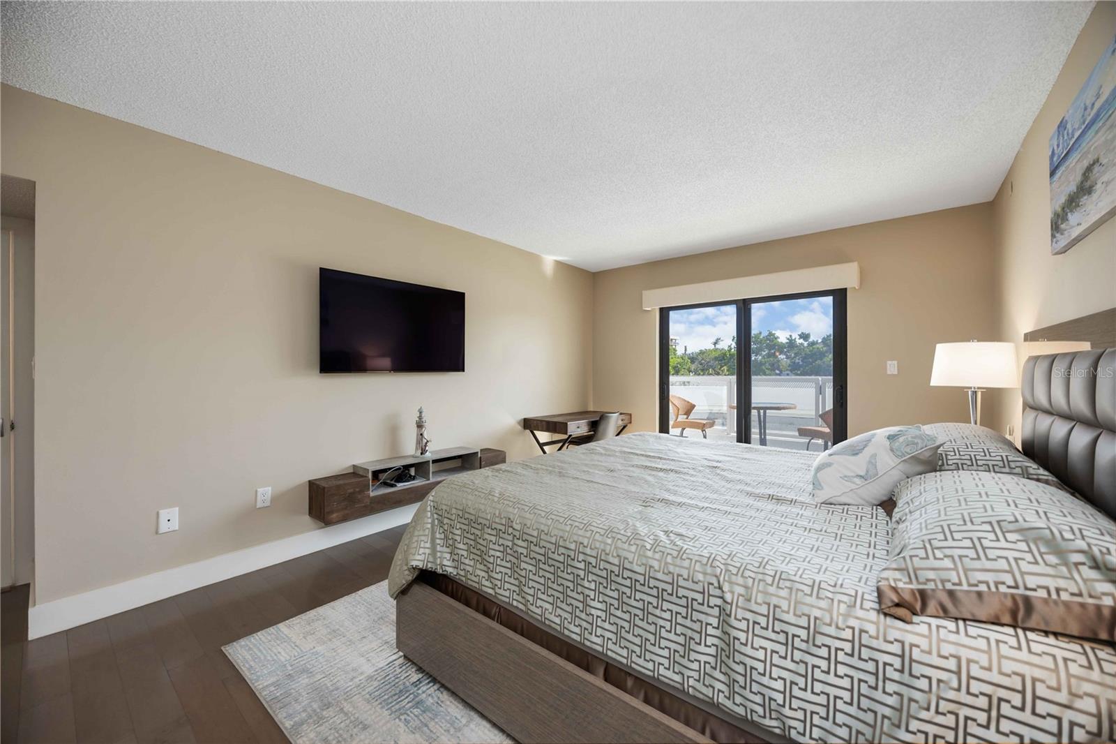 1050 LONGBOAT CLUB RD #204