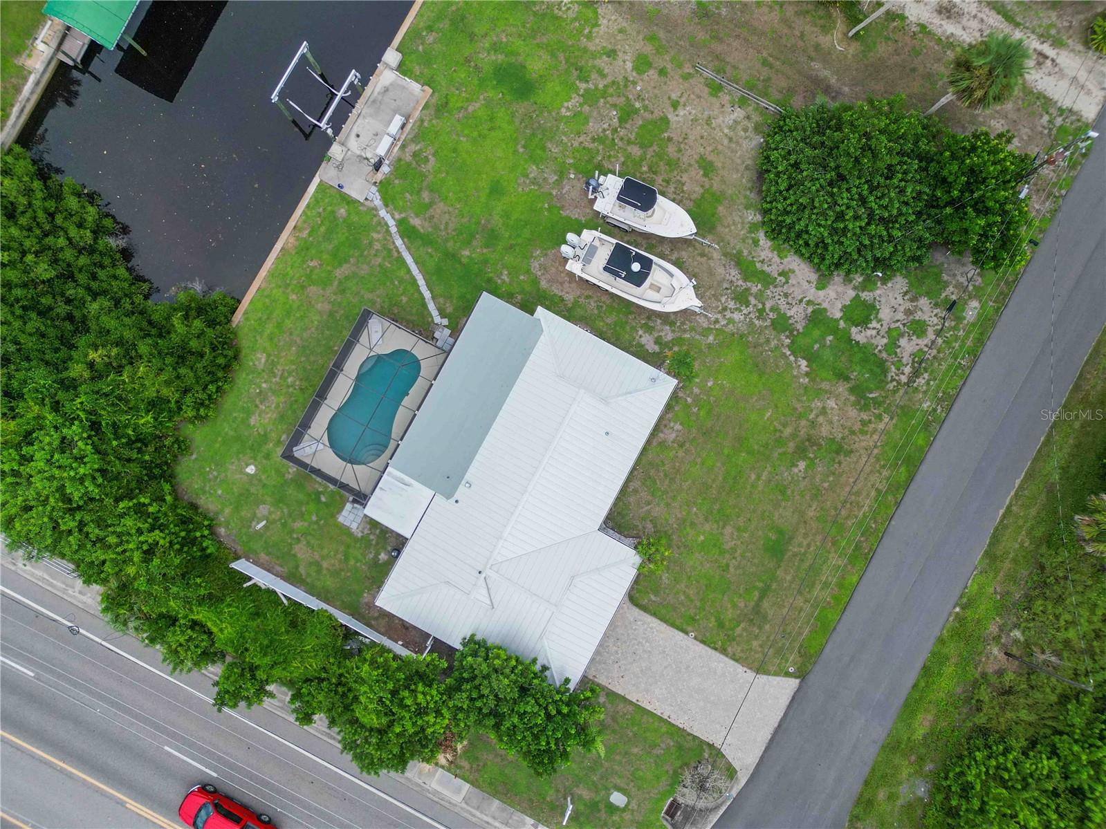 800 E 4TH ST