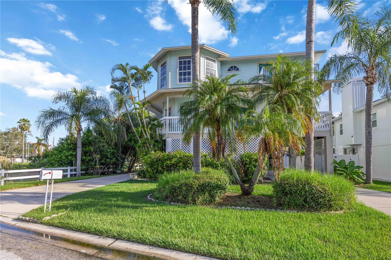 13951 HARBOR VIEW DR