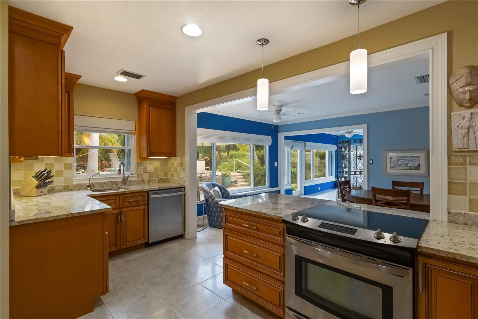 442 N SHORE DR