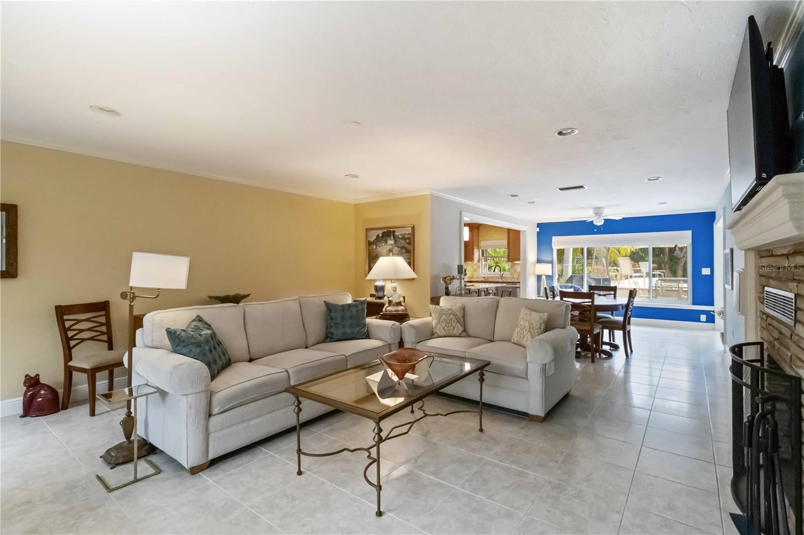 442 N SHORE DR