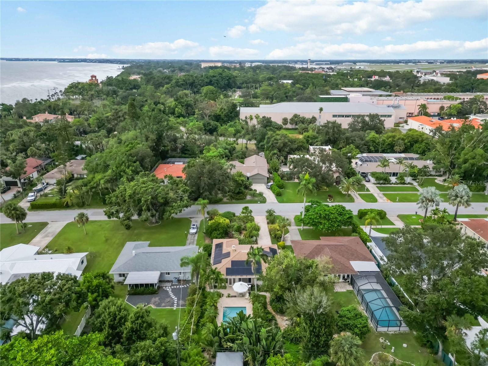 442 N SHORE DR