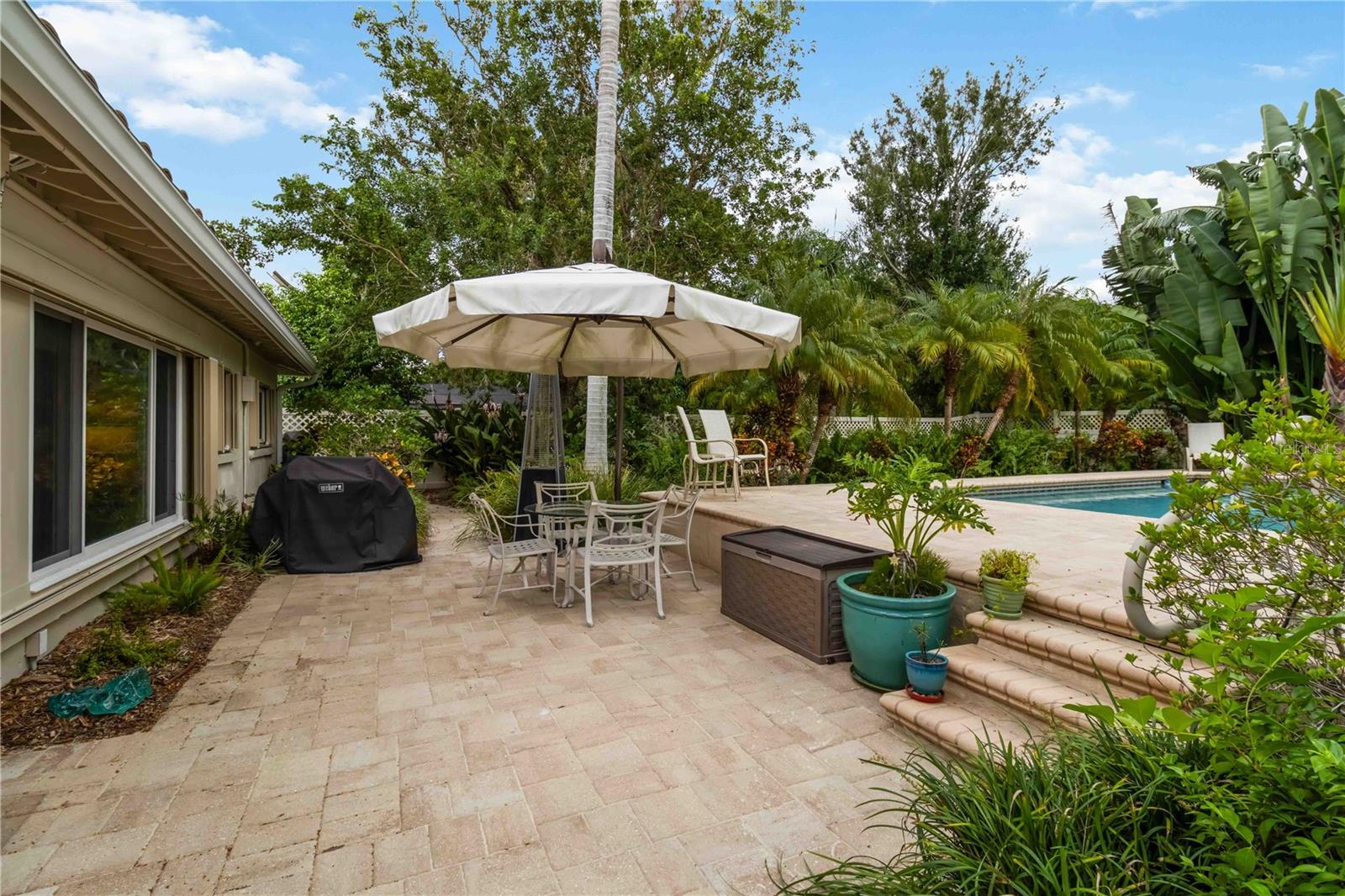 442 N SHORE DR